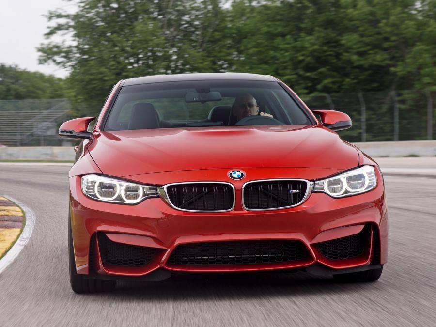  BMW M4 Coupe 2015 года  (US) (фото 15 из 16)
